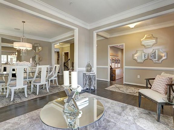 3rd image of 210 Mayberry Ct