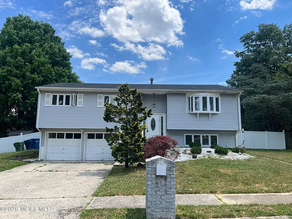 12 White Dr