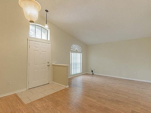 5th image of 305 Chardonnay Pl