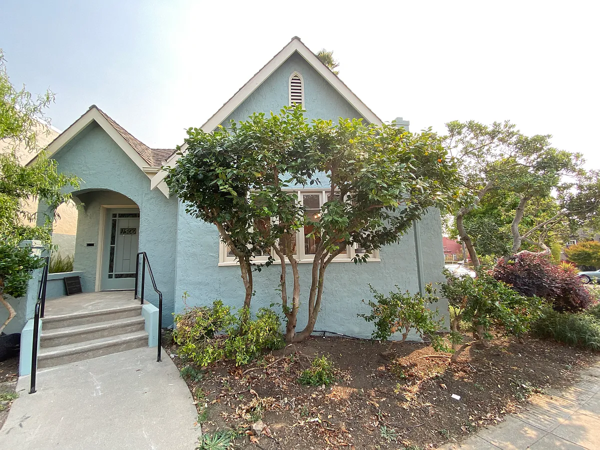 Building Photo - 1500 Oak View Ave