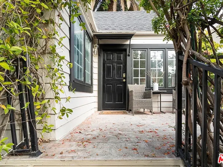 2427 N Gower St — Photo 9