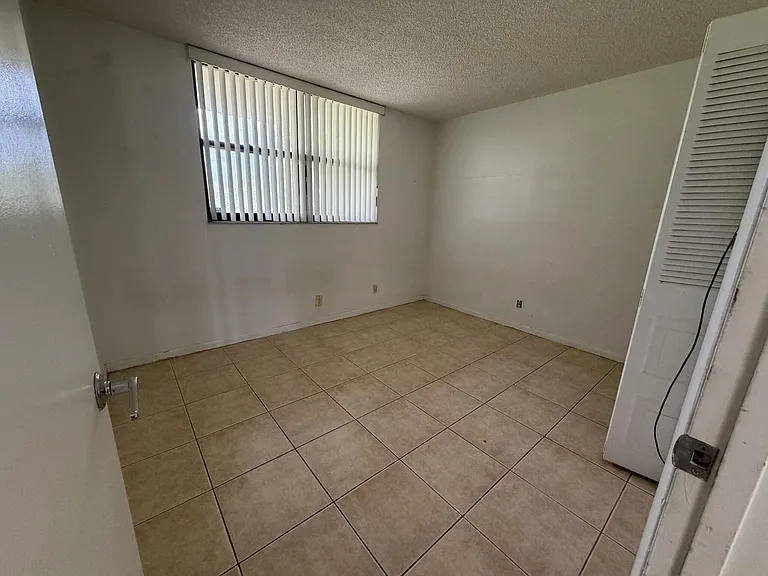 112 Lake Emerald Dr #203 — Photo 4