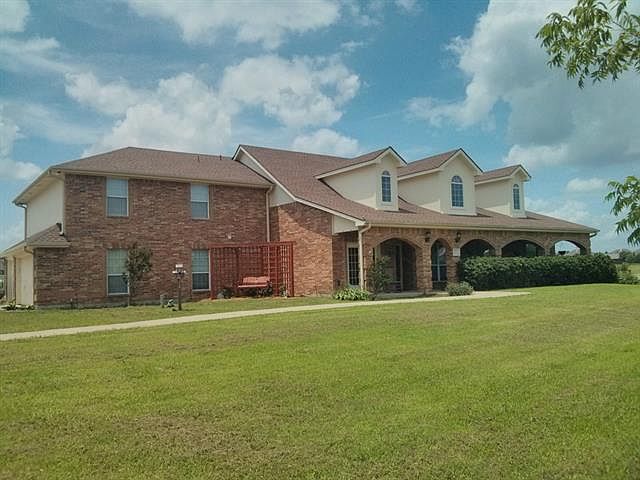 1st image of 825 Scarlett Dr