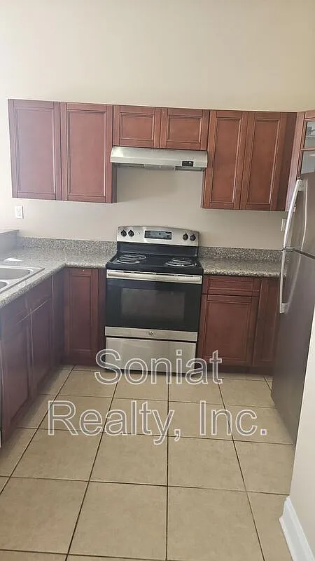 2 bed, 1.0 bath, 900 sqft, $1,275 — Photo 3