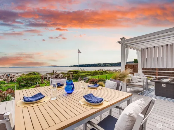 816 Livingston Bay Shore Drive, Camano Island, WA 98282