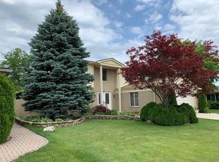 20592 Maplewood St, Riverview, MI 48193