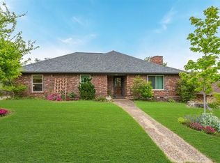 300 Cross Bend Ct, Irving, TX 75061