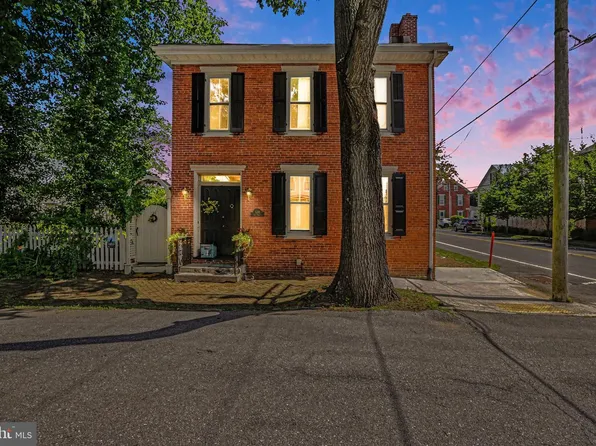 124 3rd St, Boiling Springs, PA 17007