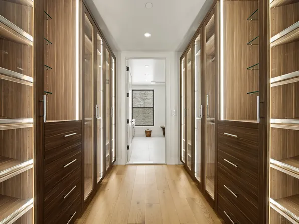 389 Manhattan Avenue image 18 of 38