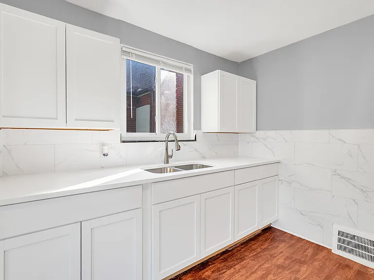 10470 Roxbury St — Photo 12