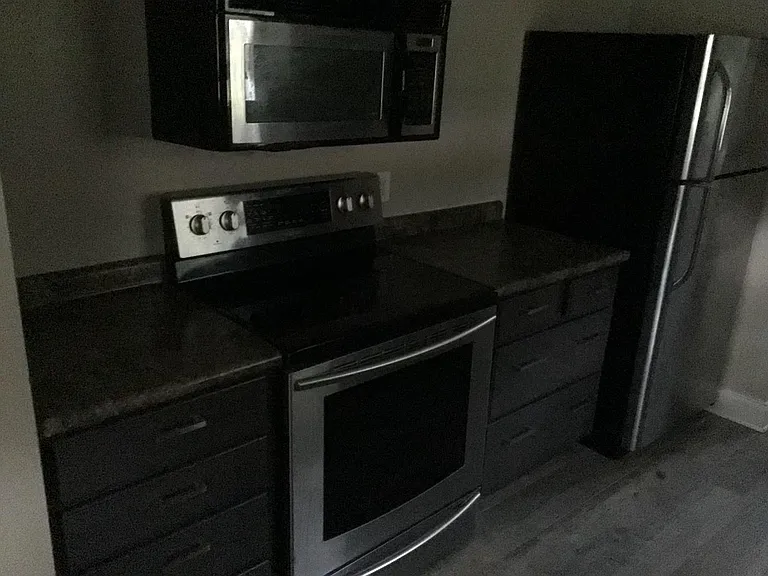 807 Phoenix Sq — Photo 12
