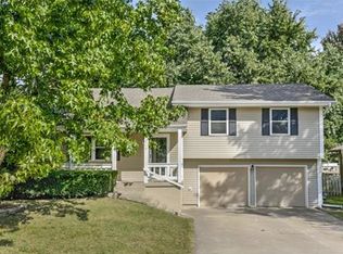 2112 NE Knollbrook St, Lees Summit, MO 64086
