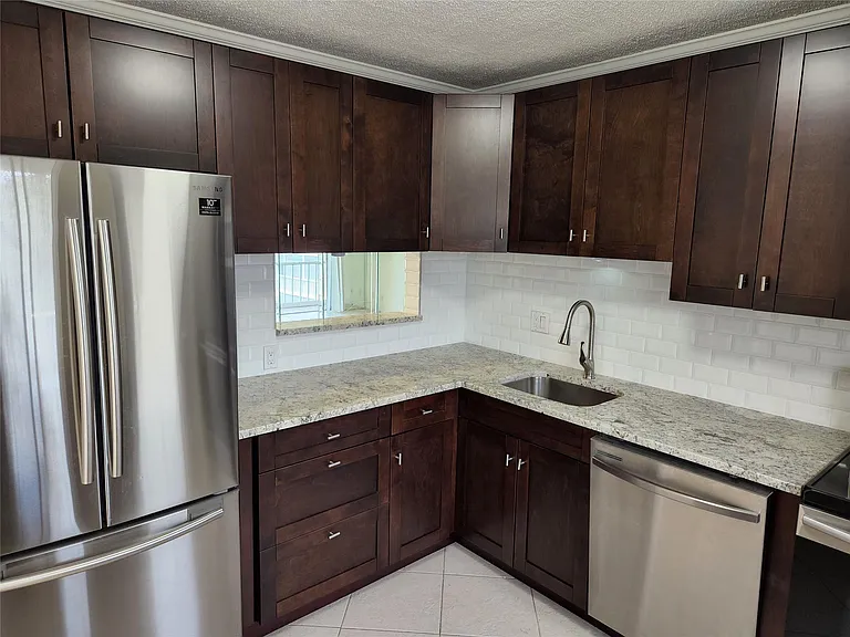 4700 Washington St #308 — Photo 4