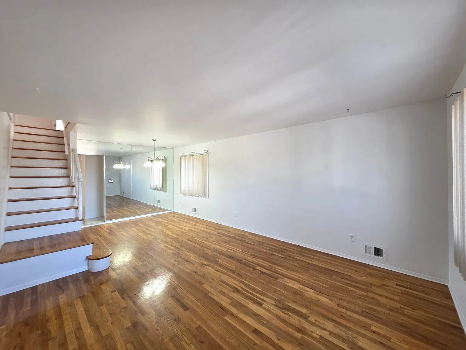 3 bed, 1190 sqft, $3,500 — Photo 4