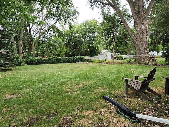 3rd image of 3320 Morrissey Ave