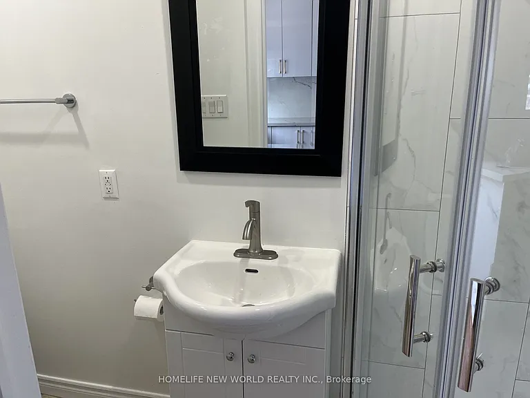 19 Britannia Ave — Photo 15