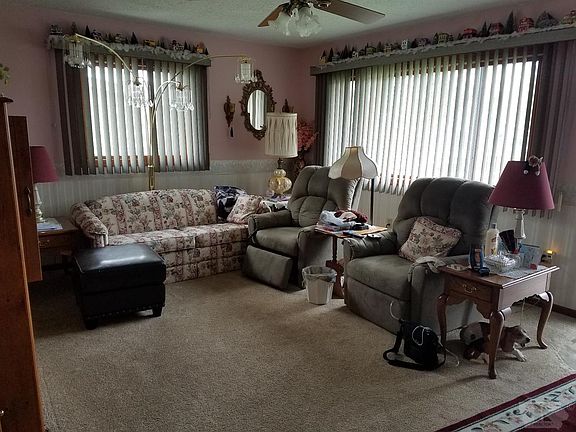 3rd image of 810 Cottonwood Ct