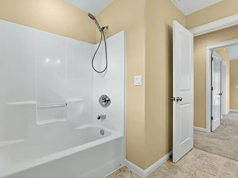 308-394 SW Eastman Pkwy — Photo 18