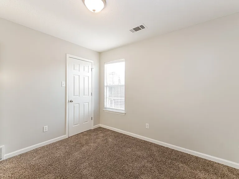 25 Oakridge Cv — Photo 12