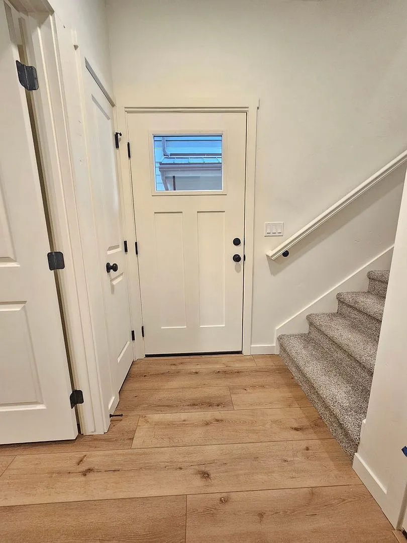 Stunning Town House in Garden City — Photo 2