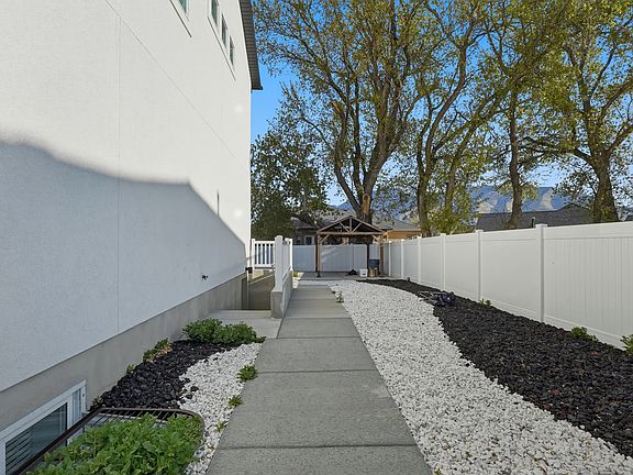 3rd image of 2248 W Dawn St #B