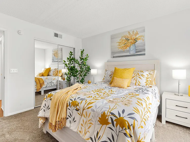 Bella Vista Apartments — Photo 22