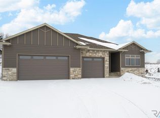 2236 E Stone Pointe Cir, Sioux Falls, SD 57108