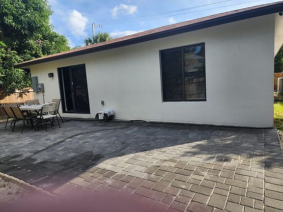 3rd image of 413 SW 10th St