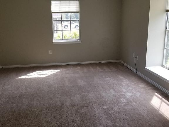 4th image of 512 N 70th Ave
