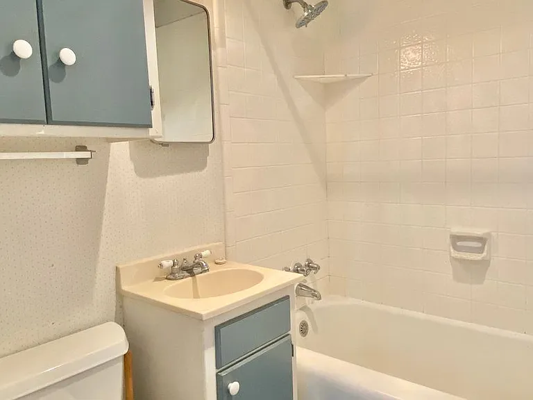 429 W Hurd St — Photo 10