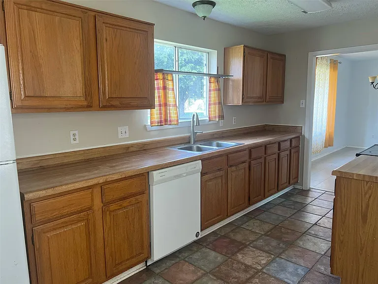 2134 Collingsfield Dr — Photo 6