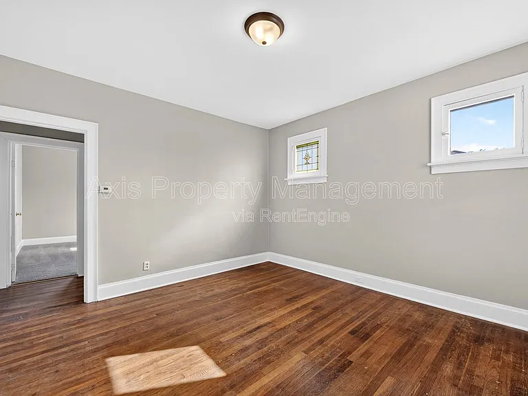 12 Lee Ave — Photo 3