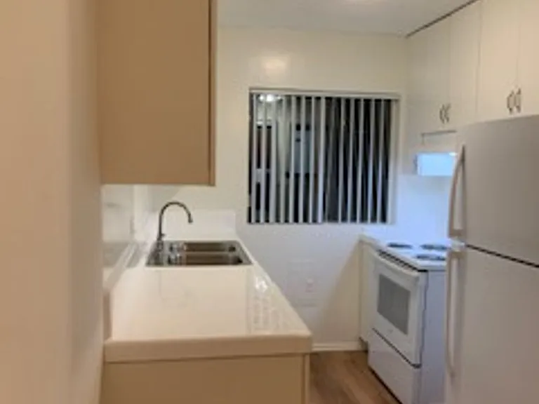 Villa Monica Apts. — Photo 8