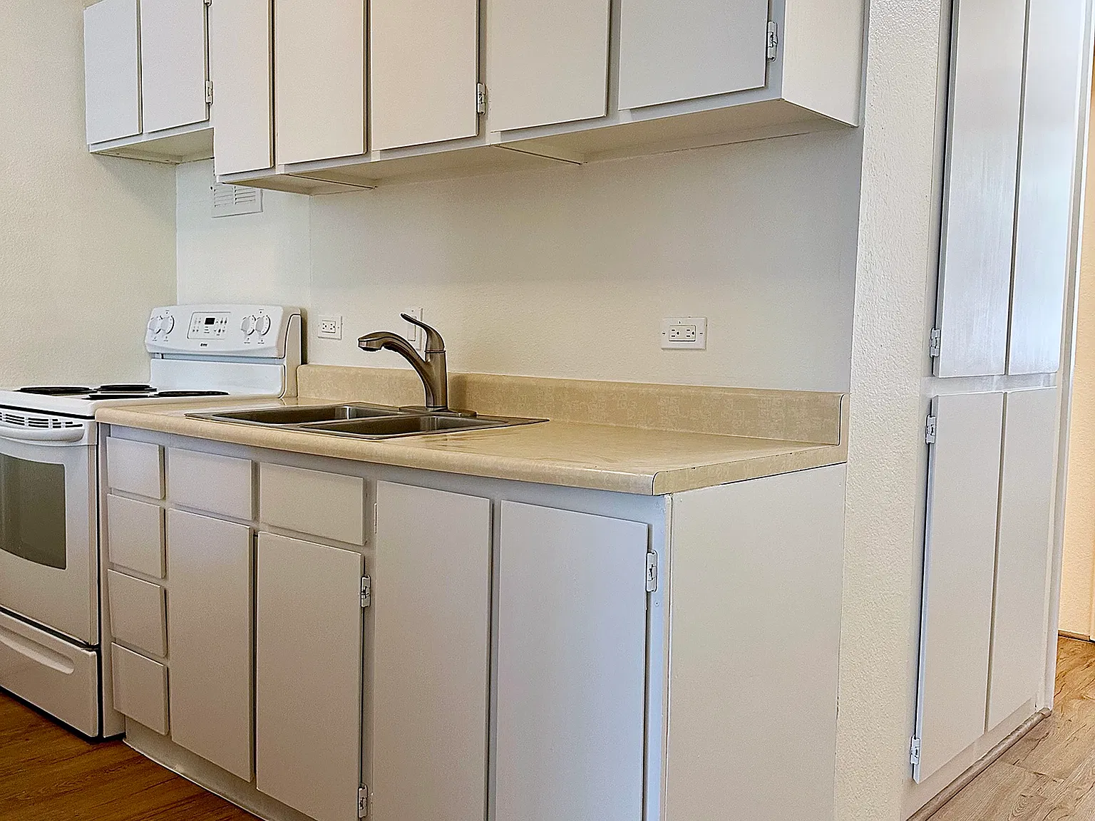 3324 Sierra Dr — Photo 2
