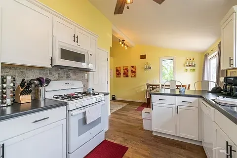 3 bed, 1.5 bath, 1371 sqft, $1,200 — Photo 4