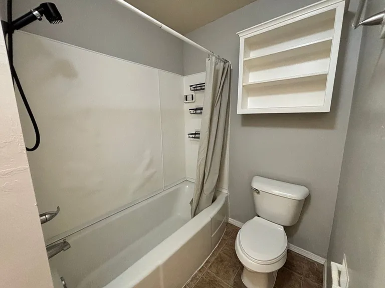 105 W Hurd St — Photo 11