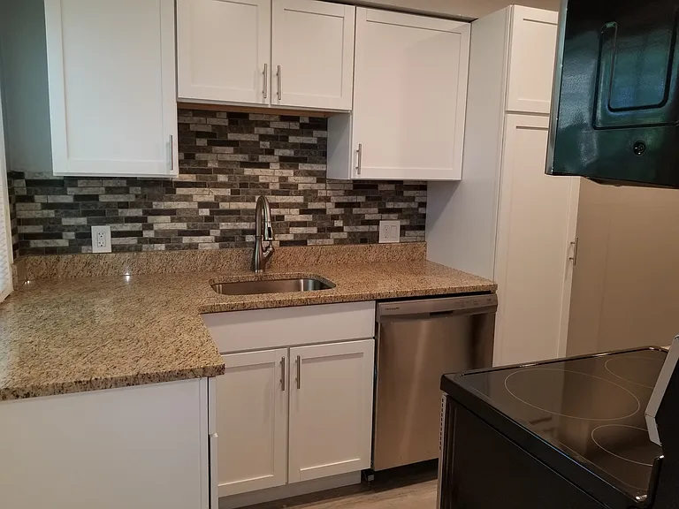 1511 W Farnum Ave — Photo 2