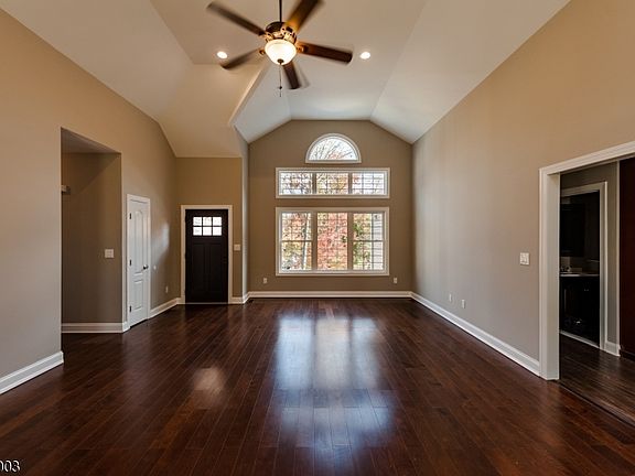 5th image of 81 Mountain Heights Dr