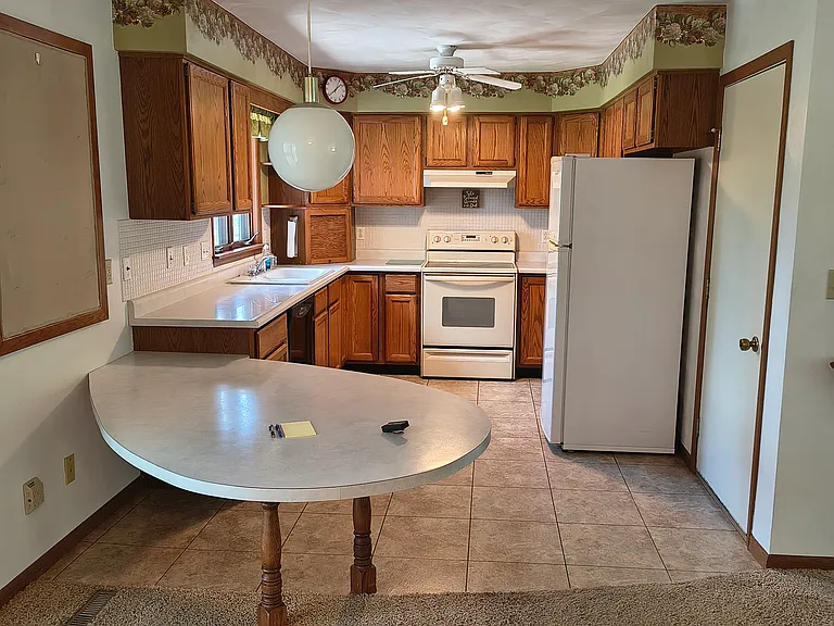 305 W Meyer Pl #A — Photo 2