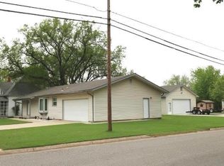 320 E Emery St, Mulvane, KS 67110
