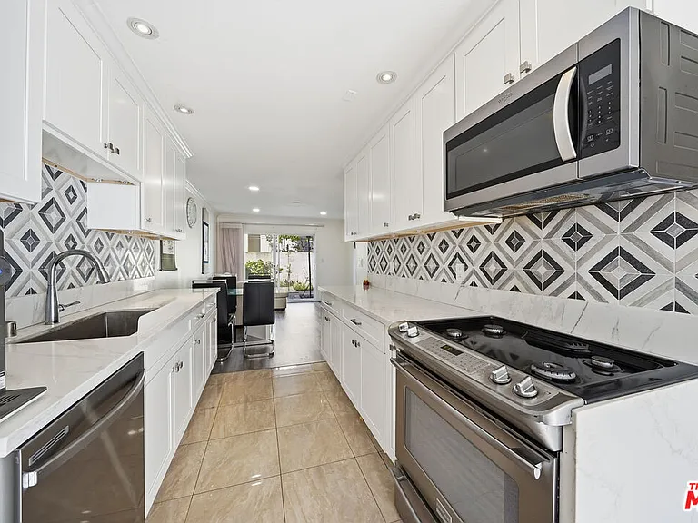 3442 Del Amo Blvd — Photo 20