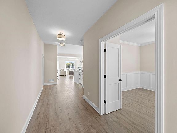 5th image of 7082 Weston Ln N