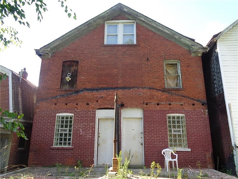 2nd image of 2346 Main St