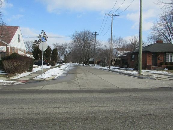 5th image of 27720 Ursuline St