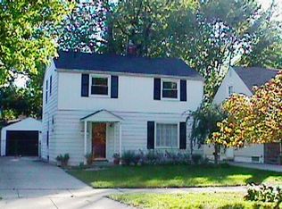 2181 Hampton Rd, Grosse Pointe Woods, MI 48236