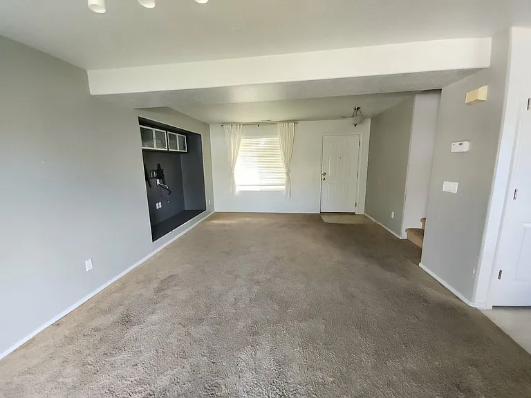 209 E Interlochen Ln — Photo 7