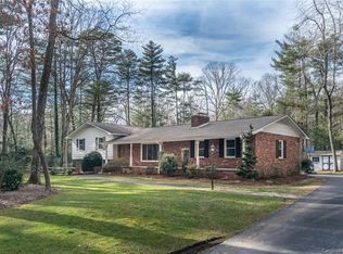 1221 Gracewood Dr, Hendersonville, NC 28739