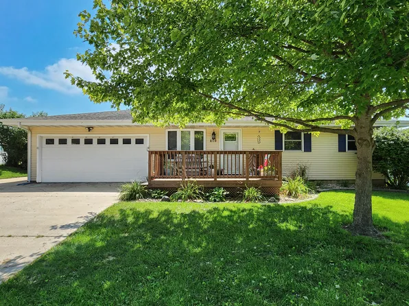 404 Standish Dr, Bloomington, IL 61704