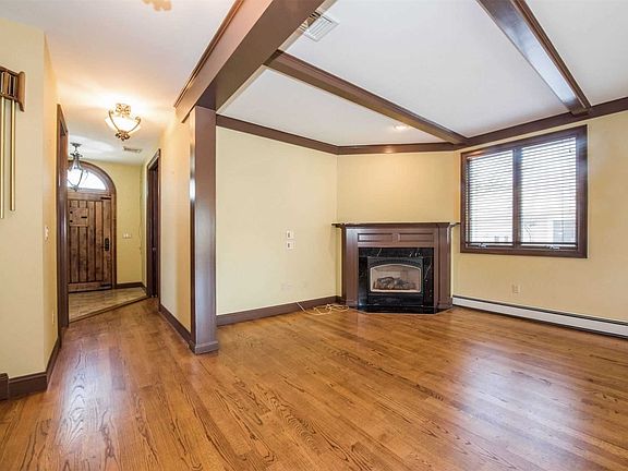 3rd image of 34 Liszt St