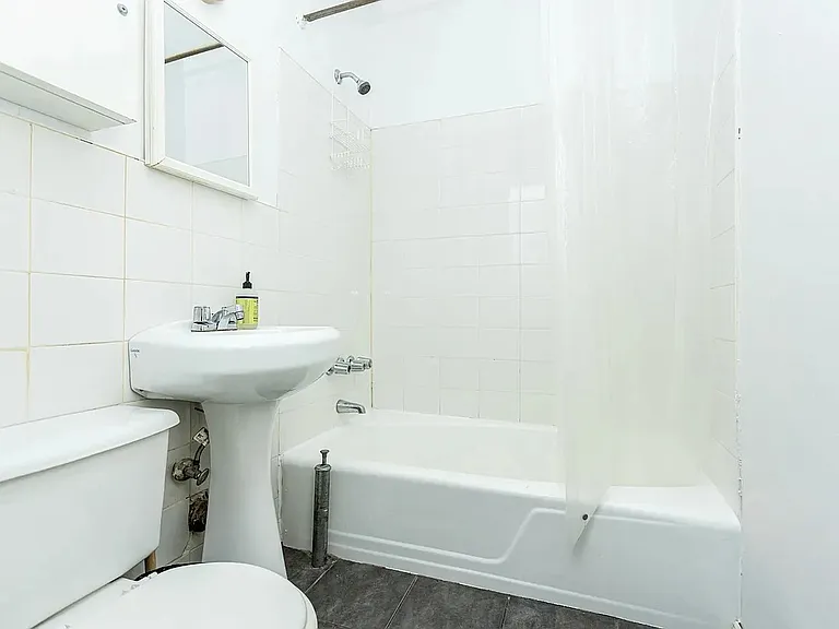1046 Bergen St #1C — Photo 7